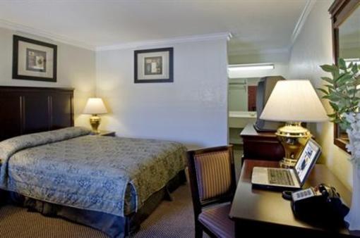 фото отеля Americas Best Value Inn - Fresno Downtown