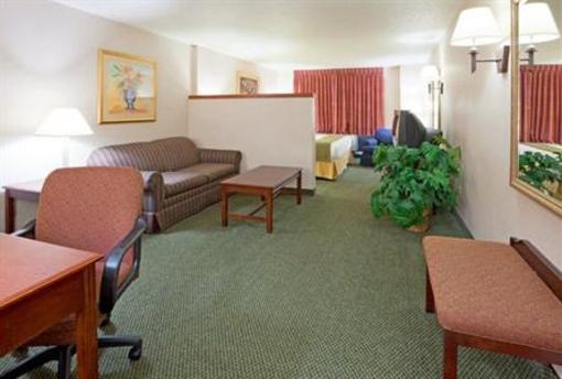 фото отеля Holiday Inn Express Milwaukee N. Brown Deer/Mequon