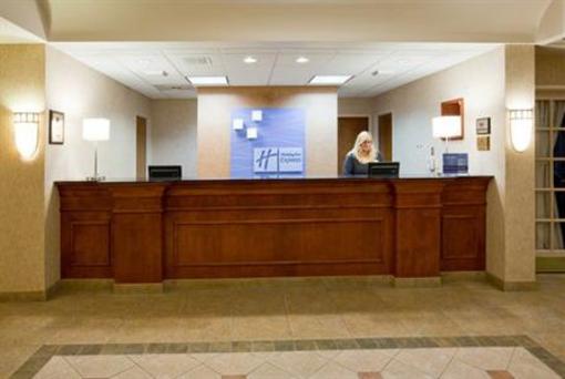 фото отеля Holiday Inn Express Milwaukee N. Brown Deer/Mequon