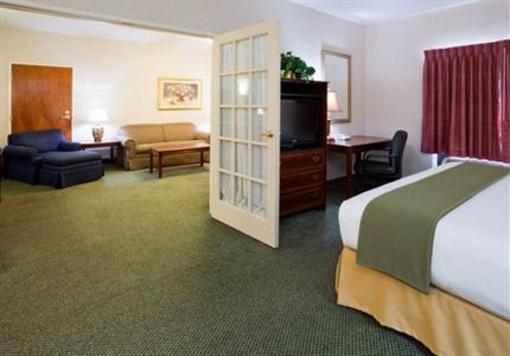 фото отеля Holiday Inn Express Milwaukee N. Brown Deer/Mequon