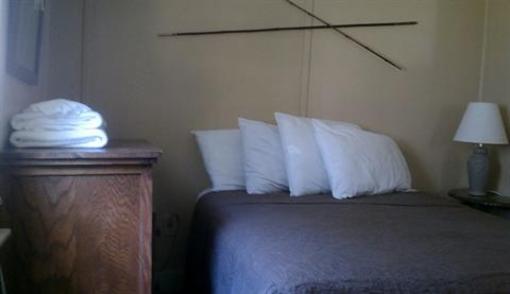 фото отеля The Cozy Inn & Cottages and Lakeview House & Cottages