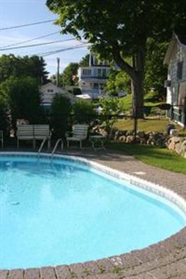 фото отеля The Cozy Inn & Cottages and Lakeview House & Cottages