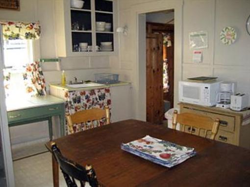 фото отеля The Cozy Inn & Cottages and Lakeview House & Cottages
