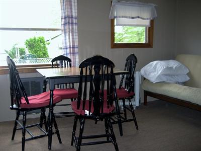 фото отеля The Cozy Inn & Cottages and Lakeview House & Cottages