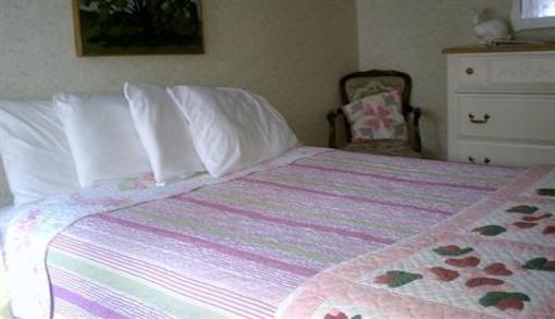фото отеля The Cozy Inn & Cottages and Lakeview House & Cottages