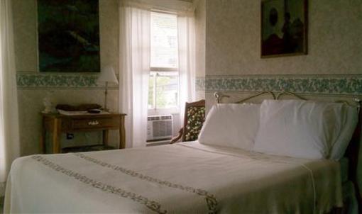 фото отеля The Cozy Inn & Cottages and Lakeview House & Cottages