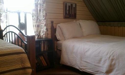 фото отеля The Cozy Inn & Cottages and Lakeview House & Cottages