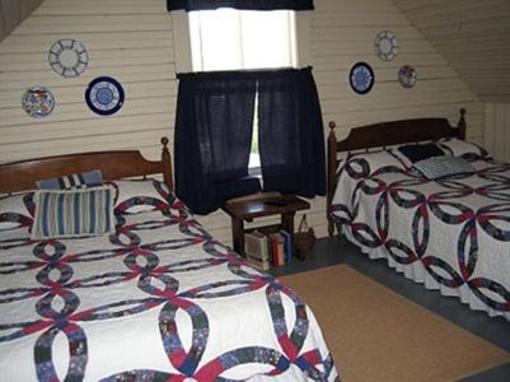фото отеля The Cozy Inn & Cottages and Lakeview House & Cottages