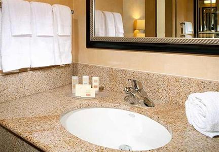 фото отеля Courtyard by Marriott Detroit Livonia
