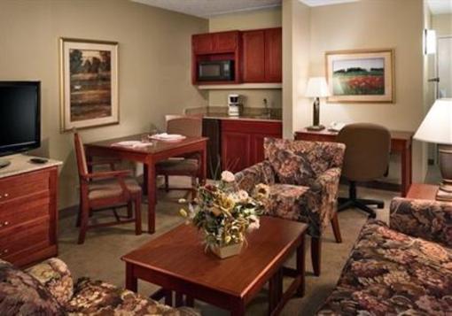 фото отеля Clubhouse Inn & Suites Westmont