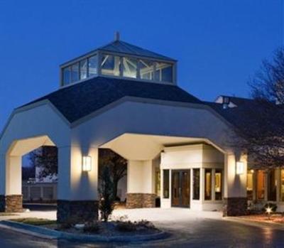 фото отеля Clubhouse Inn & Suites Westmont
