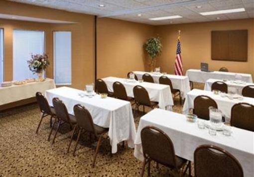 фото отеля Clubhouse Inn & Suites Westmont