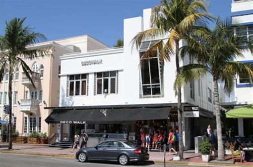 фото отеля Deco Walk Hostel I Ocean Drive