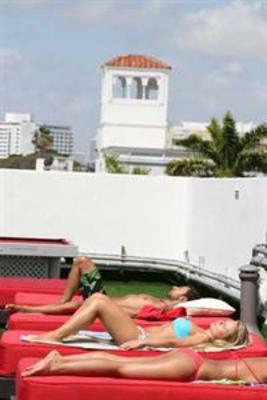 фото отеля Deco Walk Hostel I Ocean Drive