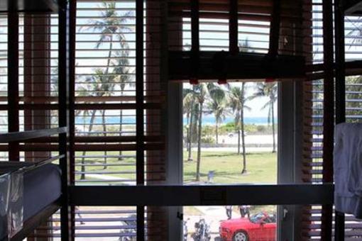 фото отеля Deco Walk Hostel I Ocean Drive