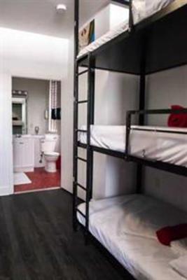 фото отеля Deco Walk Hostel I Ocean Drive