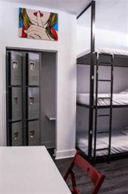 фото отеля Deco Walk Hostel I Ocean Drive