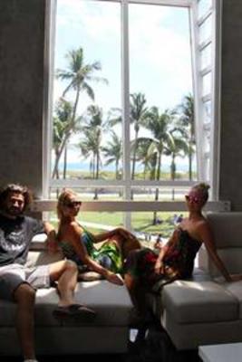 фото отеля Deco Walk Hostel I Ocean Drive