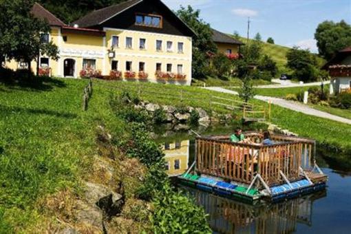 фото отеля Landgasthof Pernsteiner