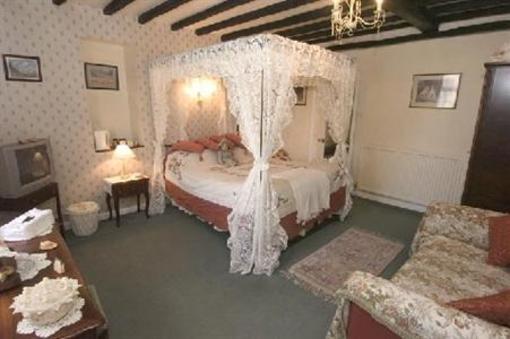 фото отеля Crosskeys Riverside House Downham Market