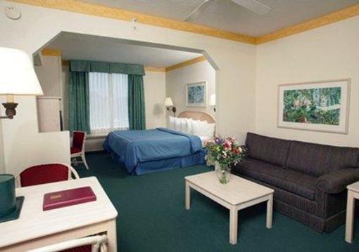 фото отеля Comfort Suites Maingate East