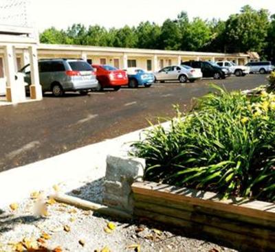 фото отеля Whispering Pines Motel White Stone