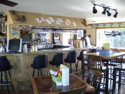 фото отеля Port of Call Yacht Club at Astor Bridge Marina & Hotel