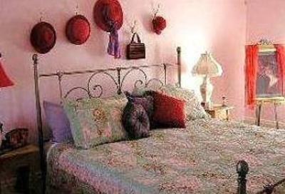 фото отеля Plain & Fancy Bed & Breakfast Ironton
