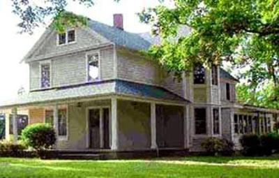 фото отеля Plain & Fancy Bed & Breakfast Ironton