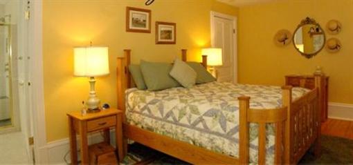 фото отеля Plain & Fancy Bed & Breakfast Ironton