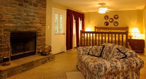 фото отеля Plain & Fancy Bed & Breakfast Ironton