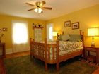 фото отеля Plain & Fancy Bed & Breakfast Ironton