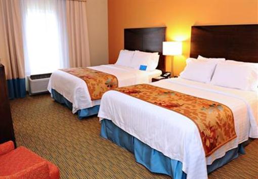 фото отеля Fairfield Inn & Suites Slippery Rock