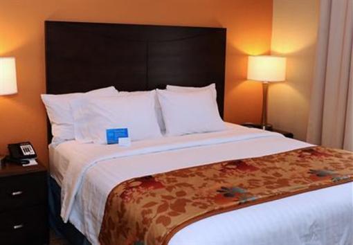 фото отеля Fairfield Inn & Suites Slippery Rock
