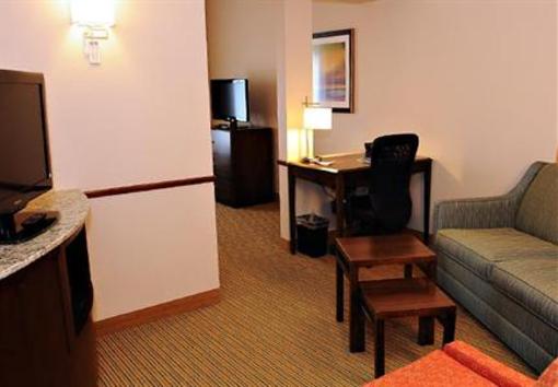 фото отеля Fairfield Inn & Suites Slippery Rock