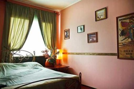 фото отеля Spanish Patio Hotel Donetsk
