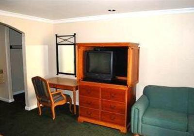 фото отеля Walnut Inn & Suites
