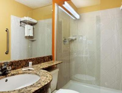 фото отеля Microtel Inn & Suites Verona
