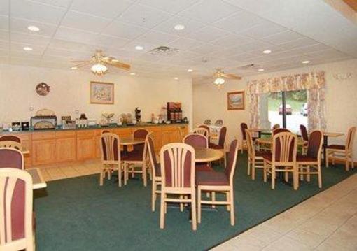 фото отеля Comfort Inn Charlotte (Michigan)