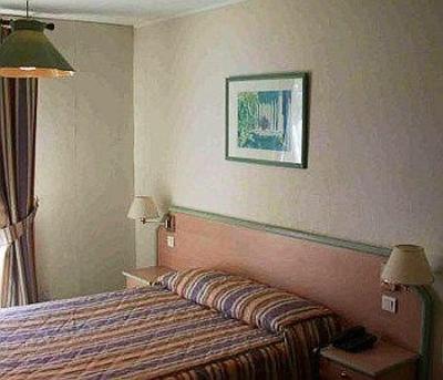 фото отеля Hotel Le Home Saint Louis Versailles