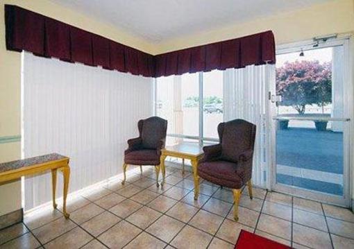 фото отеля Econo Lodge East Staunton