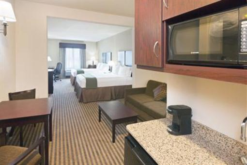 фото отеля Holiday Inn Express & Suites Brady