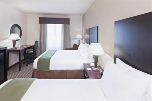 фото отеля Holiday Inn Express & Suites Brady