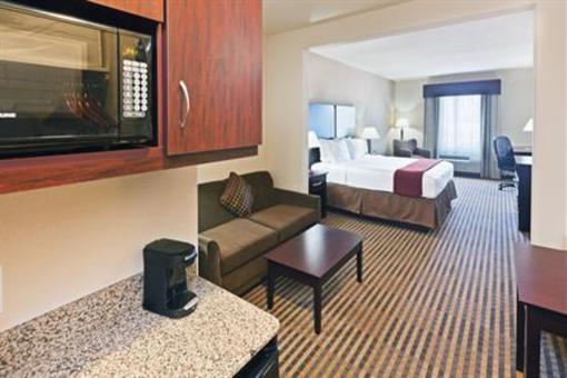 фото отеля Holiday Inn Express & Suites Brady