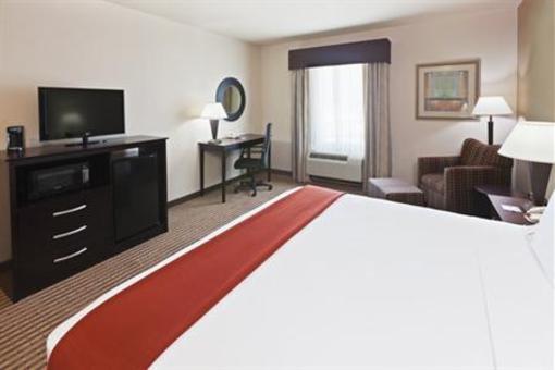 фото отеля Holiday Inn Express & Suites Brady