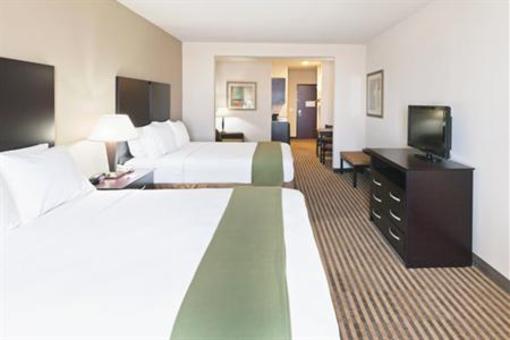 фото отеля Holiday Inn Express & Suites Brady