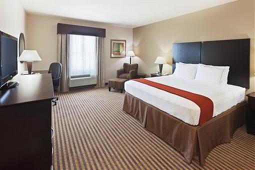 фото отеля Holiday Inn Express & Suites Brady