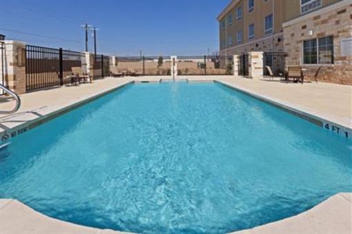 фото отеля Holiday Inn Express & Suites Brady
