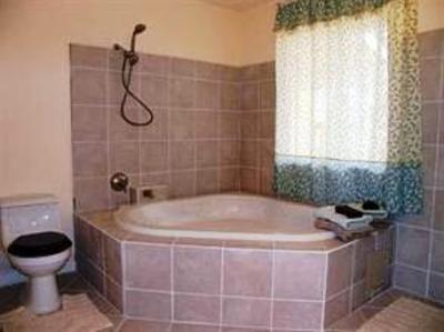 фото отеля Luxurious Waterfall and Pool Resort Hakalau