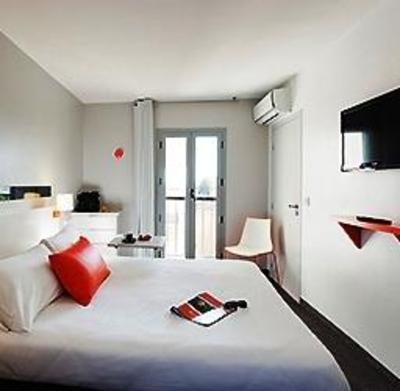 фото отеля Ibis Styles Antibes Juan Les Pins